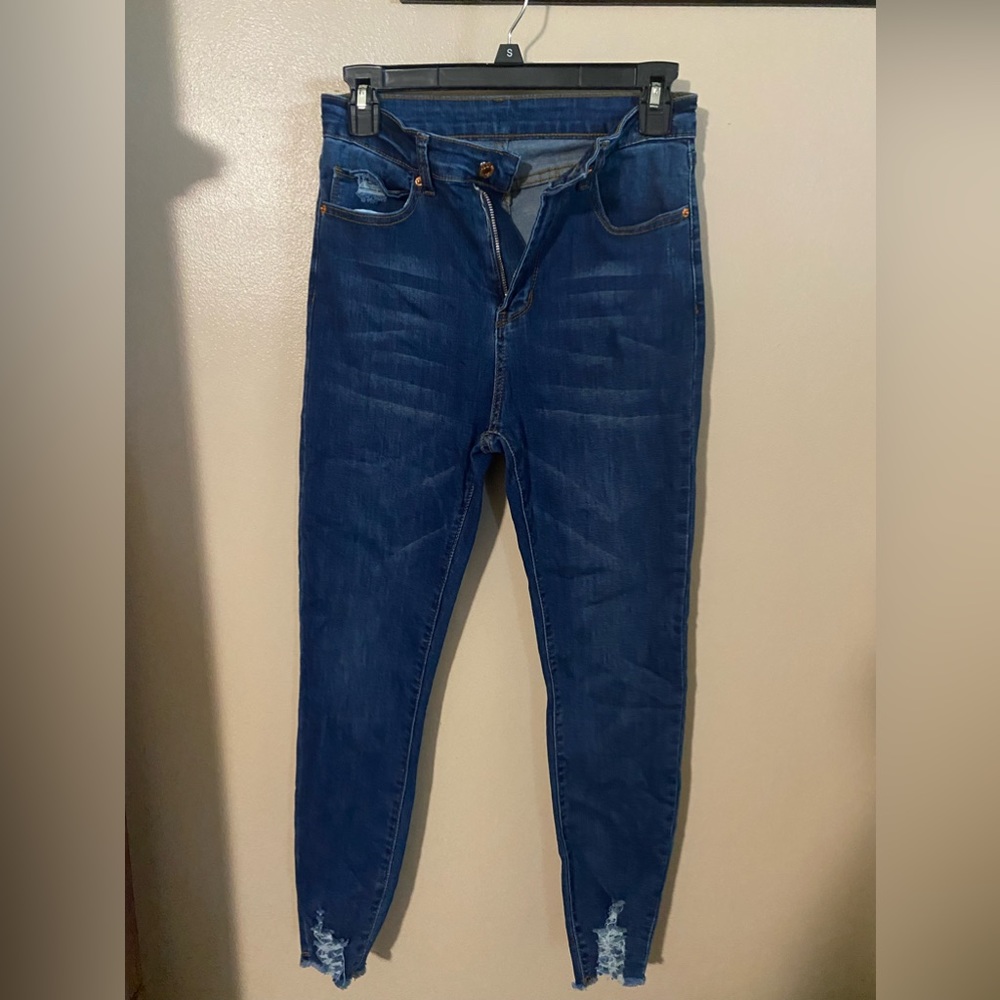 Shein jeans, small, never worn, I’m a size 4 and they fit me